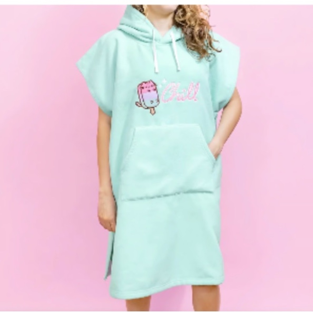 NWOT Pusheen Beach Towel Hoodie Poncho Summer 2023 Pusheen Size OSFA
